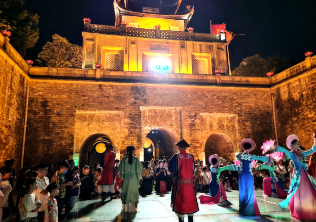Discover the soul of Hanoi by Night