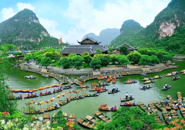 Cruise through Trang An Scenic Landscape Complex