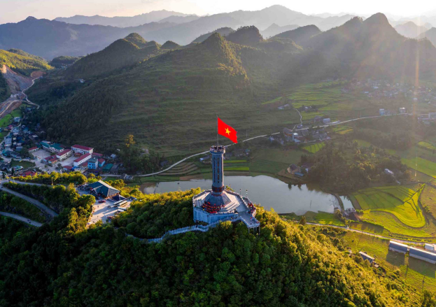 Visit Lung Cu Flag Tower – The sacred symbol of Vietnam’s northernmost point