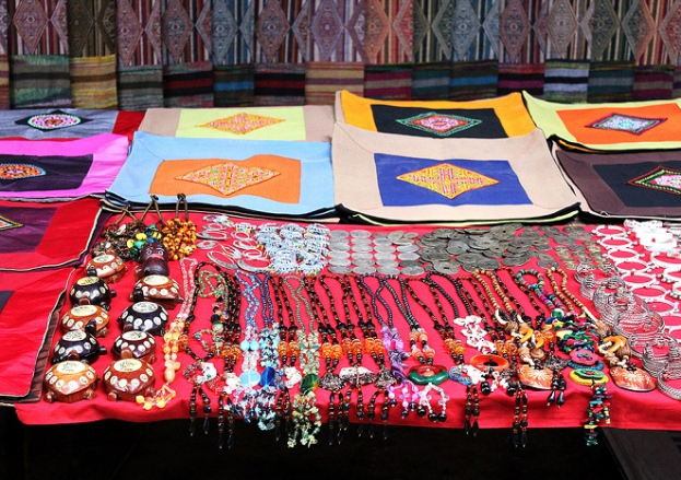 Wander Sa Pa market for local crafts and ethnic flavors