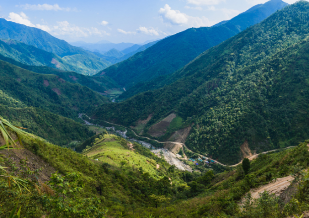 Conquer Pu Si Lung Peak on a Journey to Vietnam’s Borderlands