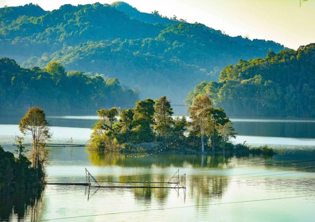 Relax by the Serene Waters of Pa Khoang Lake Tourist Area