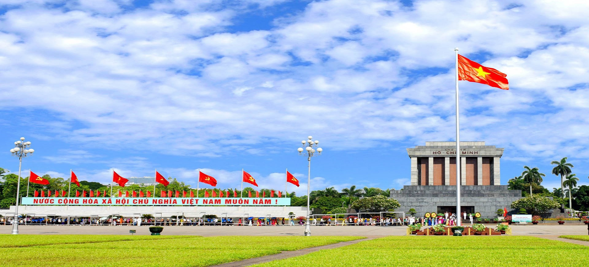 Visit the Ho Chi Minh Mausoleum Complex: A tribute to Vietnam’s national hero