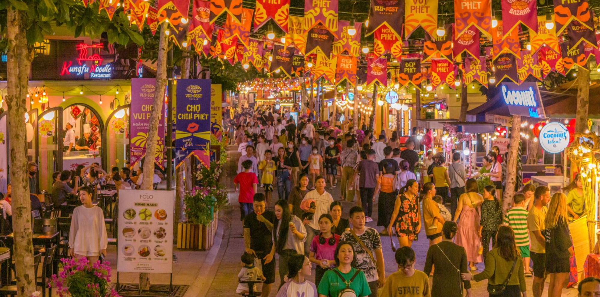 Top 04 night market in Hanoi every traveler must visit