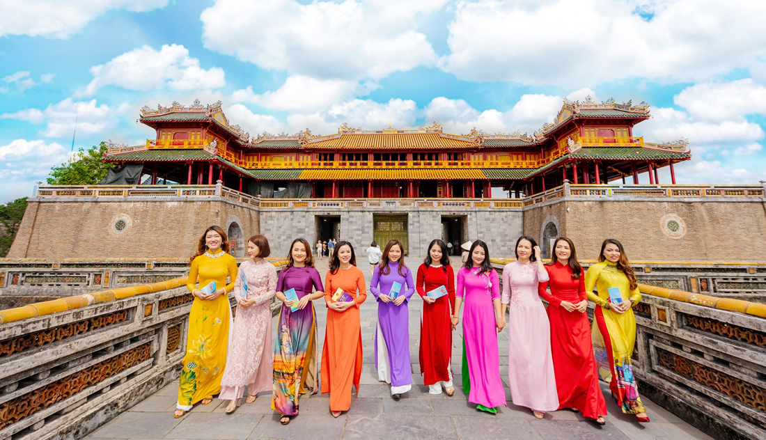 Ao Dai: Traditional Cultural Symbol and the Beauty of Vietnamese Women