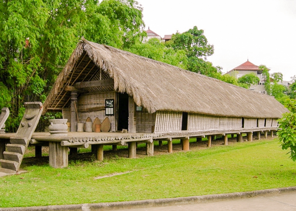 E De Long House: A Symbol of Traditional Culture in the Central Highlands