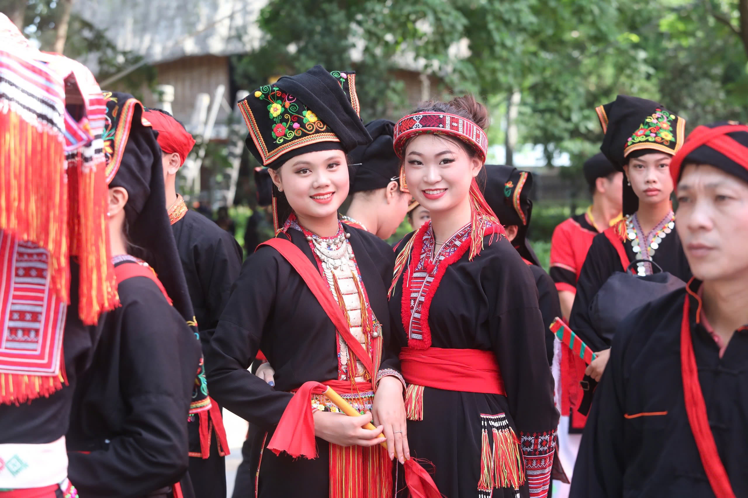 Discover the Vibrant Beauty of Traditional Red Dao Attire