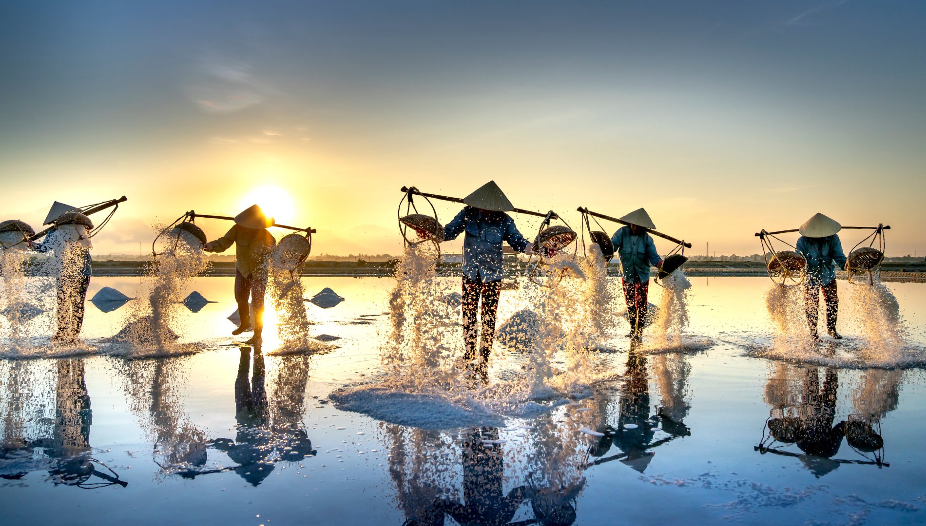 Visit Tuyet Diem Salt Village – The Traditional Labor Beauty of Phu Yen