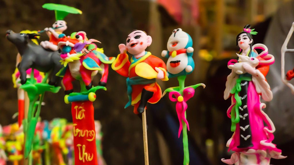 Hands-On "Tò He" experience with the artisans of Xuan La