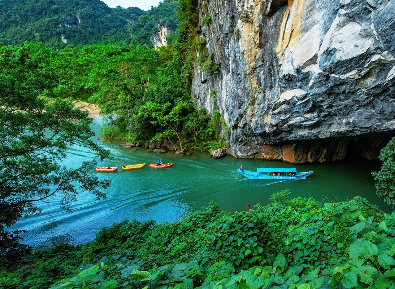 Discover the remarkable caves in Phong Nha Ke Bang National Park