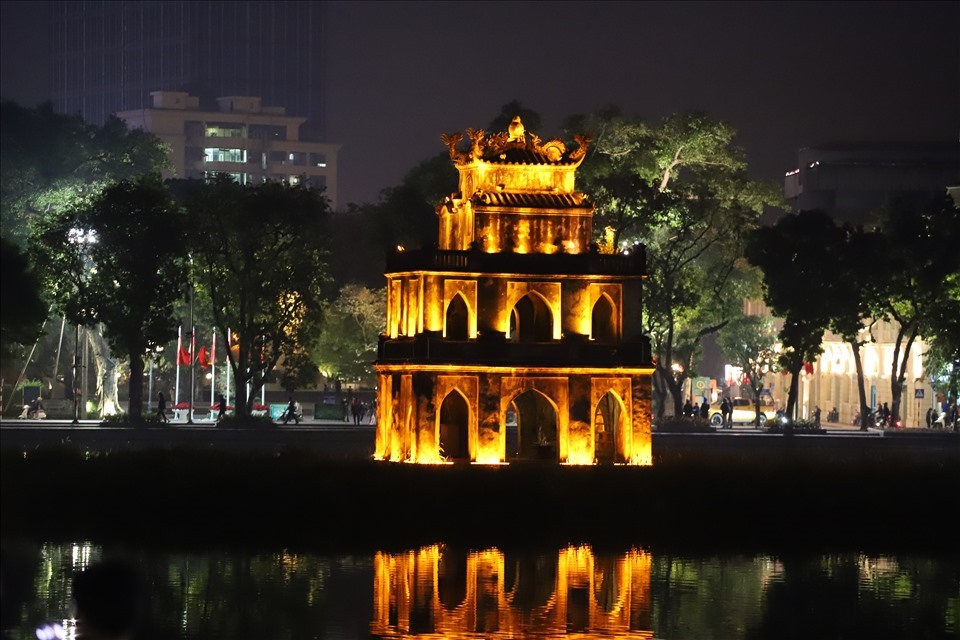 Experience the pulse of Hanoi after the sun sets