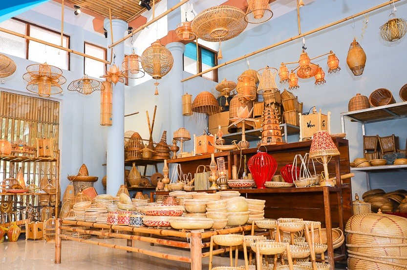 Experience Bamboo and Rattan weaving with artisans at Bao La village