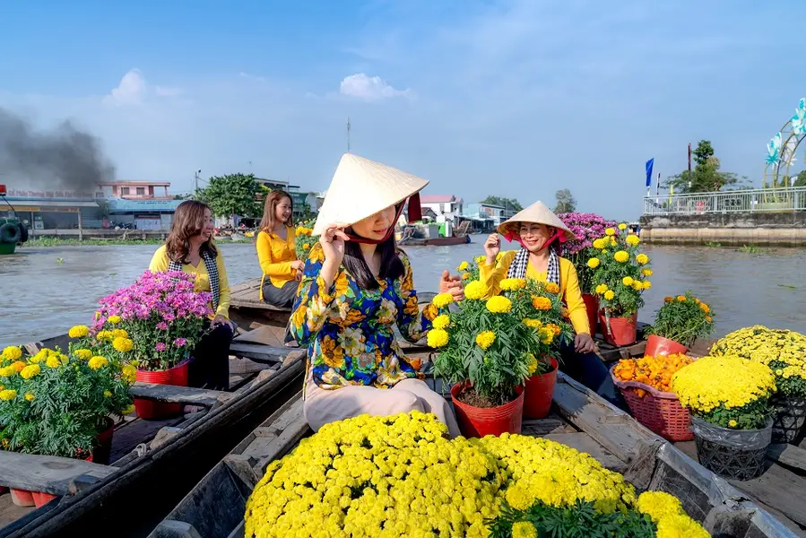 Discover the peaceful rhythm of Long Xuyen Floating Market