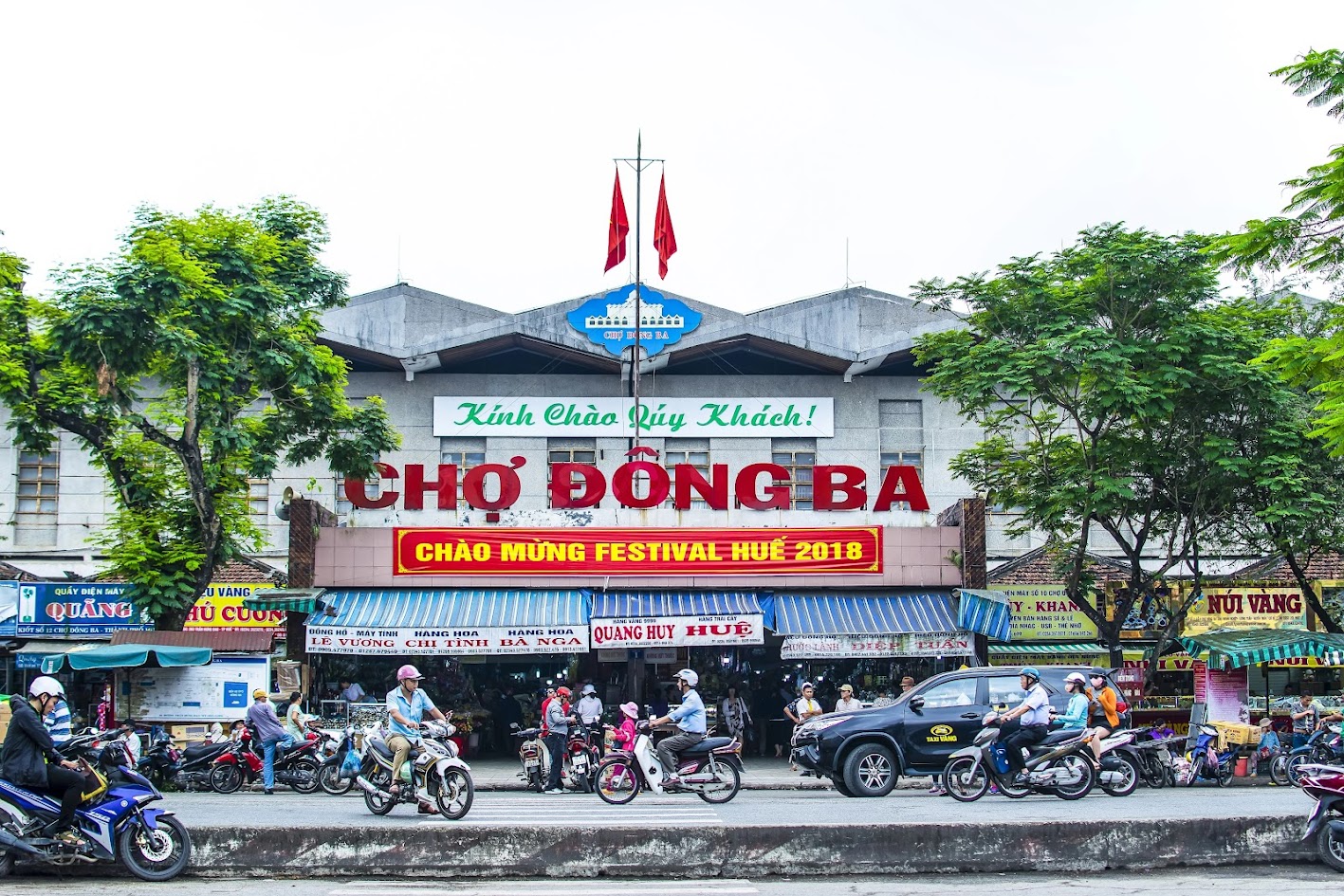 A food lover’s guide to Dong Ba Market