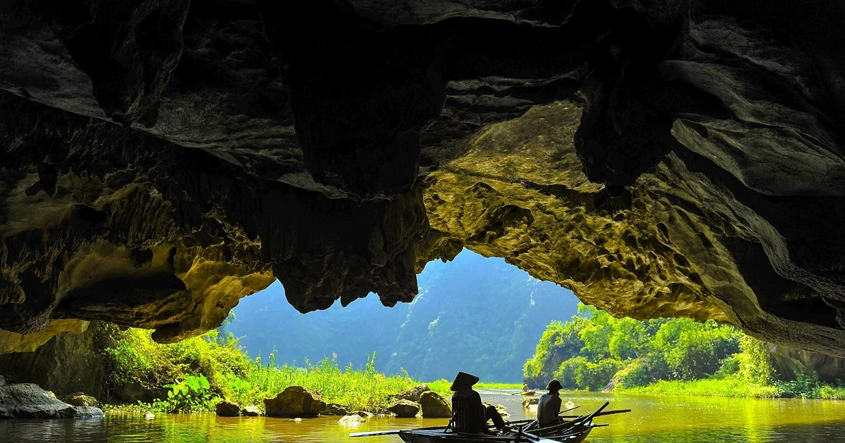 Experience Tam Coc and Bich Dong Floating through hidden caves