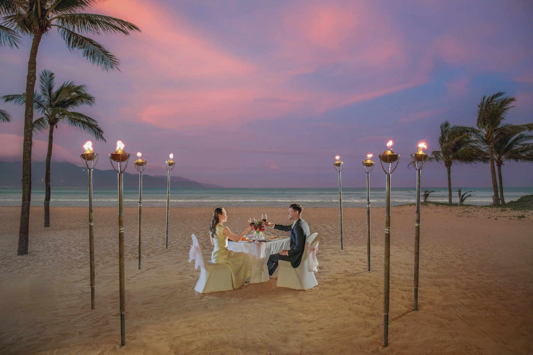 Celebrate love amidst the waves at Pullman’s Sunset Dinner