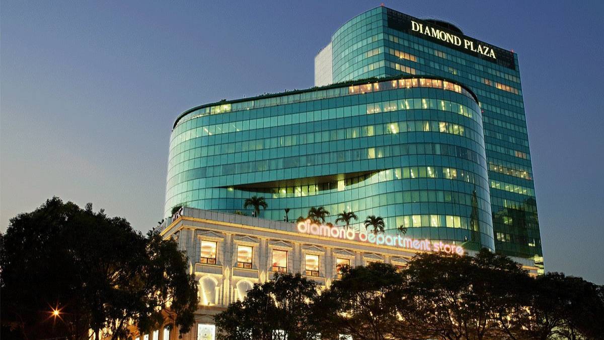 Discover fashion and culinary excellence at Diamond Plaza