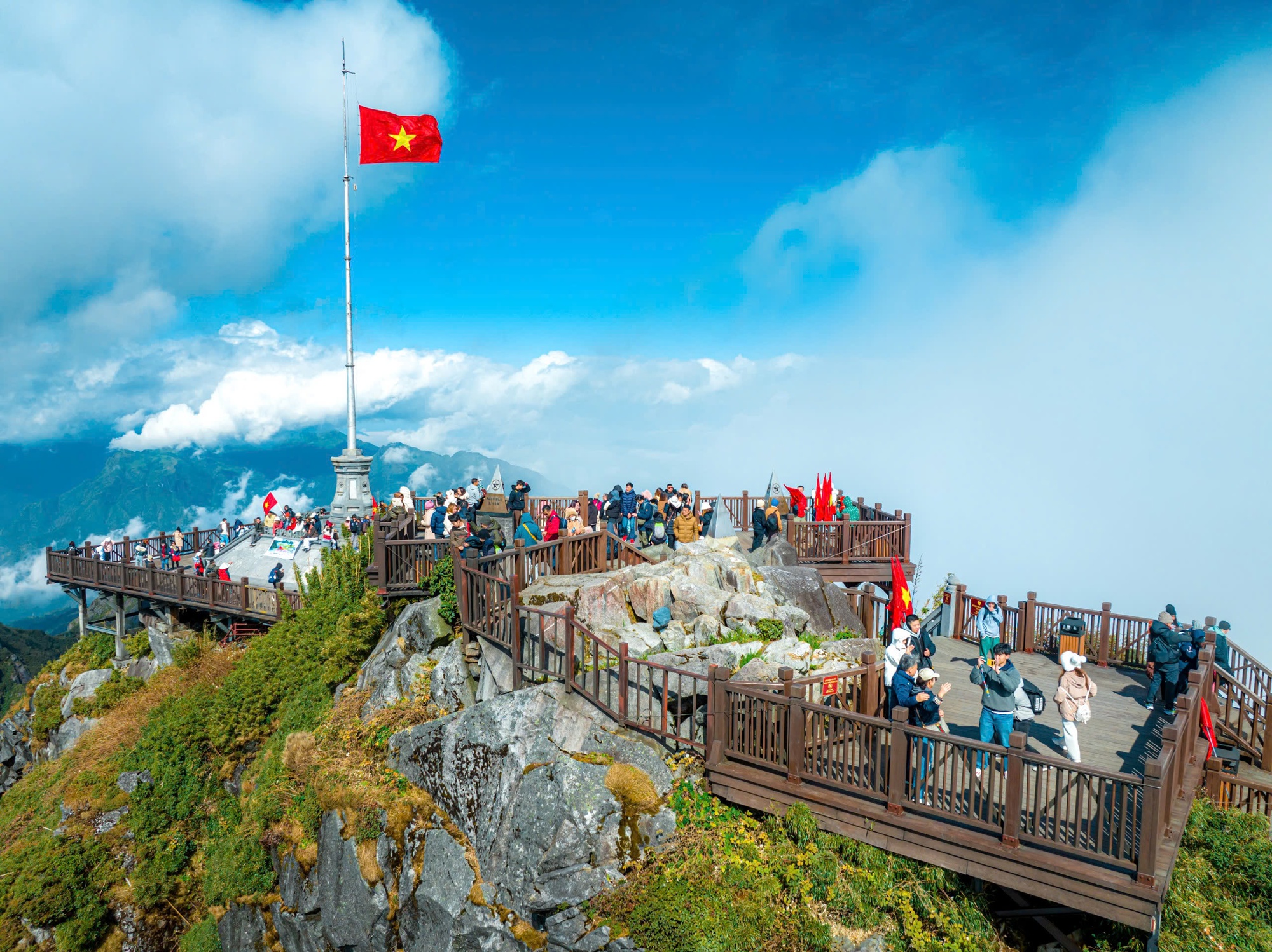 Journey to the clouds of Fansipan – The roof of Indochina