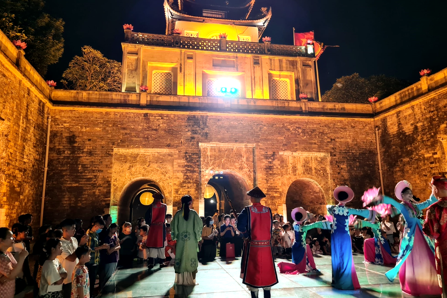 Discover the soul of Hanoi by Night