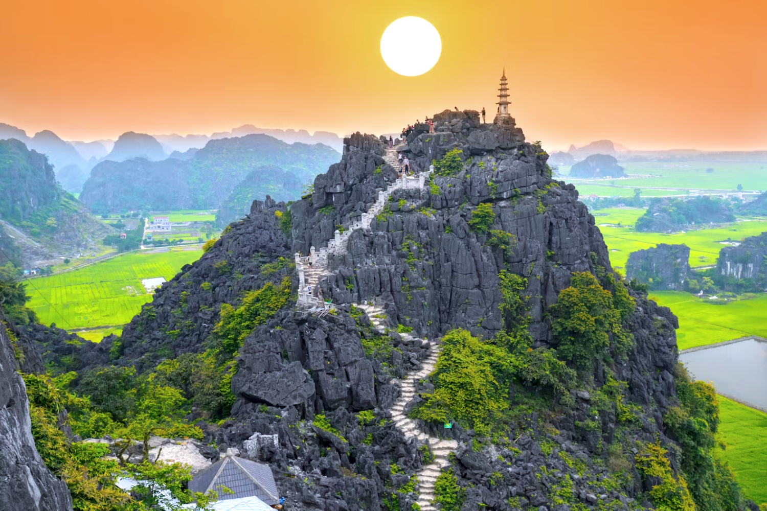 Scale Hang Mua Peak for the ultimate Ninh Binh view