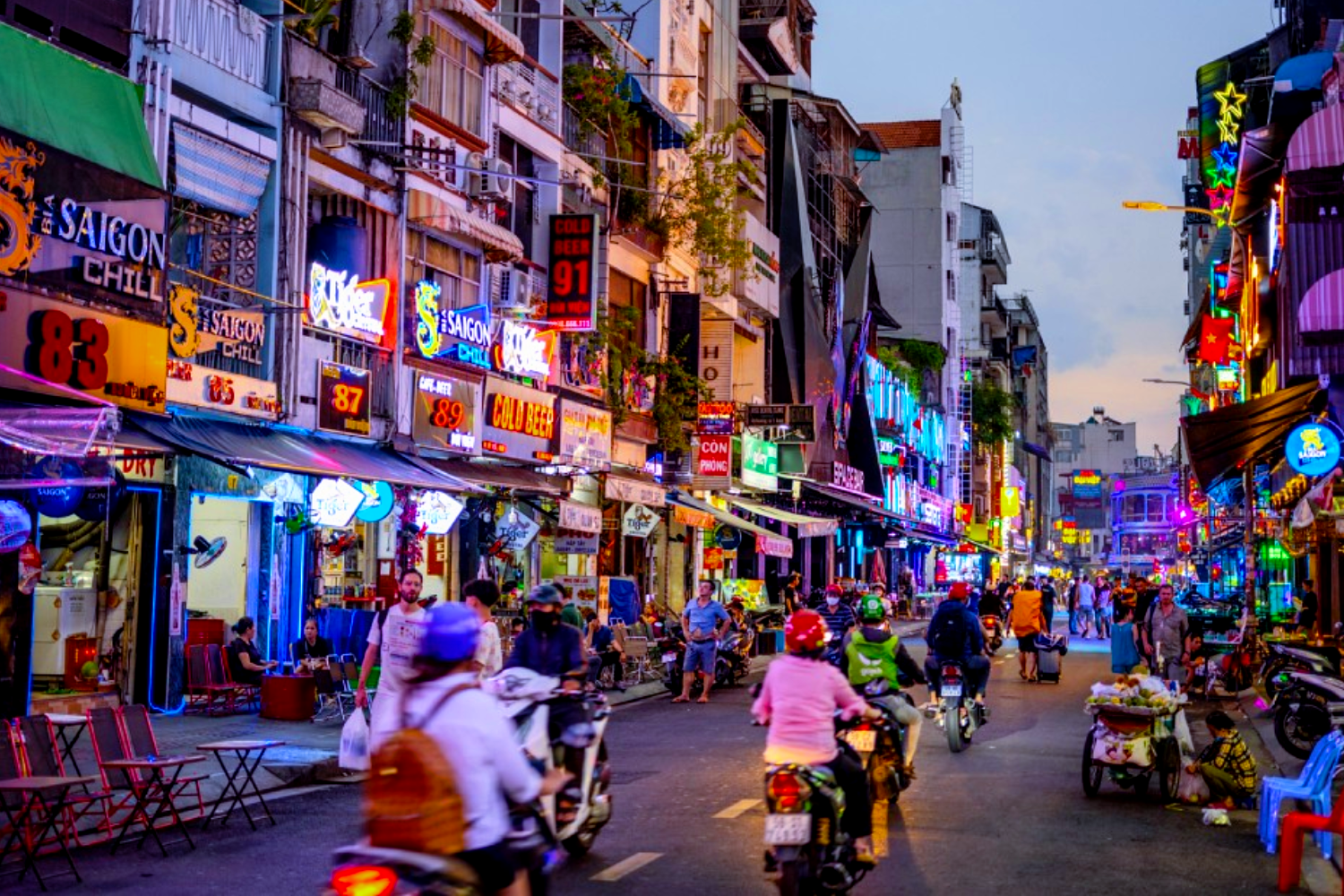 Experience Saigon after dark – Night markets, music & midnight eats