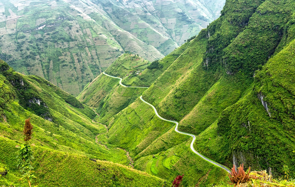 Drive the legendary Ma Pi Leng Pass – Vietnam’s most breathtaking mountain road