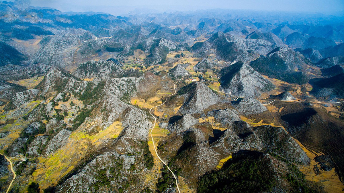 Discover the majestic stone landscapes of Dong Van Karst Plateau