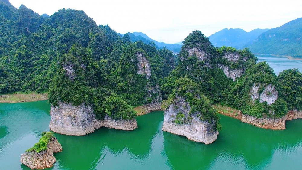 Cruise the Na Hang reservoir and explore hidden highlands of Northern Vietnam