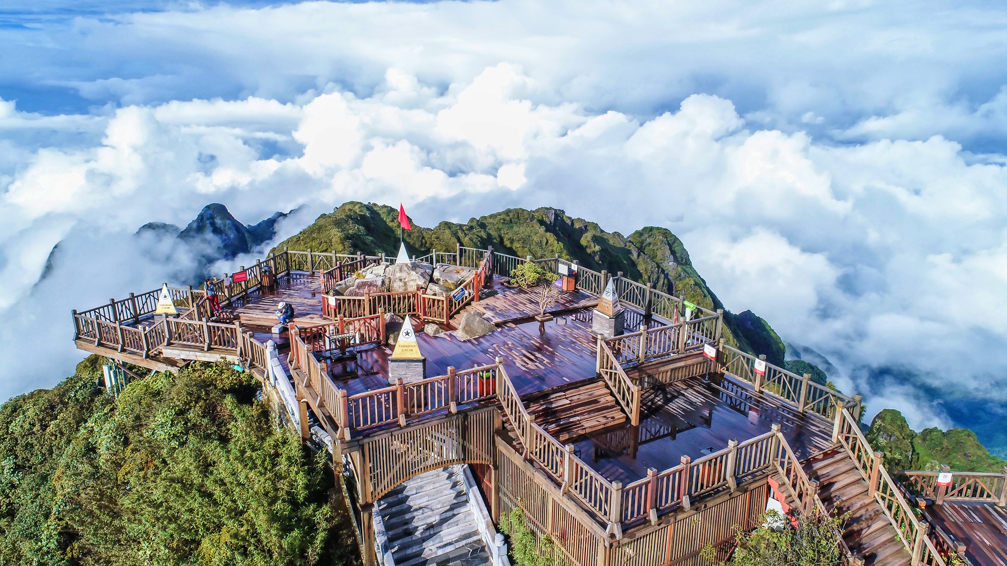 Conquer the roof of indochina with an unforgettable Fansipan adventure