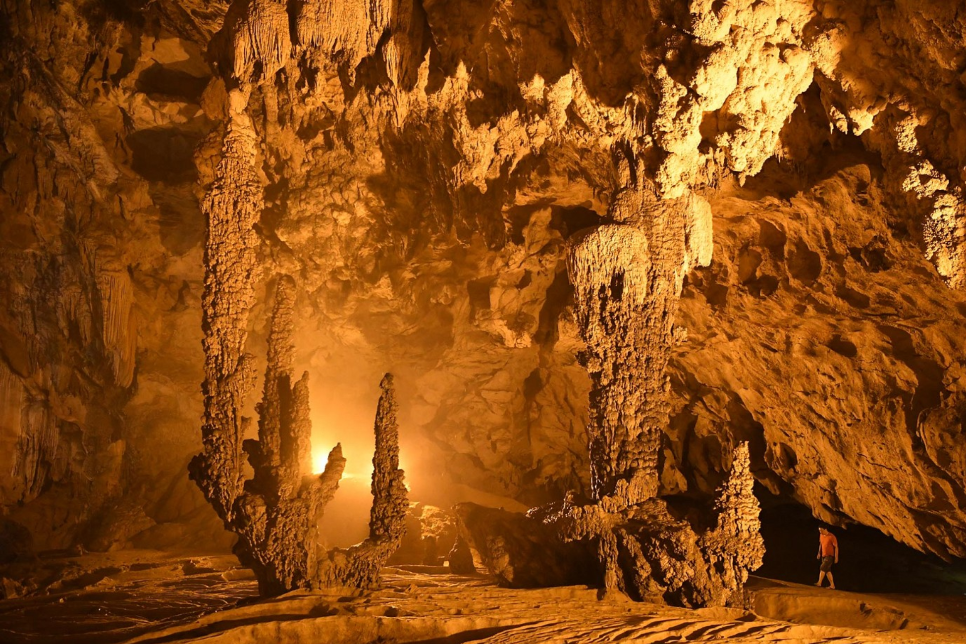 Trek through the Mystical Nguom Ngao Cave’s Sparkling Underground World