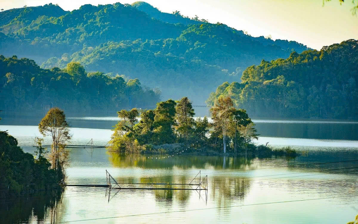 Relax by the Serene Waters of Pa Khoang Lake Tourist Area